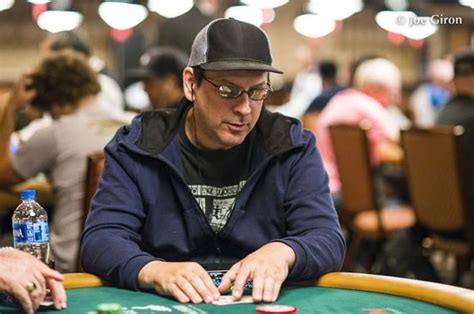 phil laak poker player.